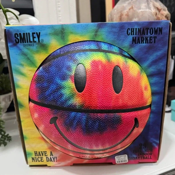 Chinatown Market GROOVY TYE DYE BASKETBALL BRAND NEW RARE 100% AUTHENTIC POP ART